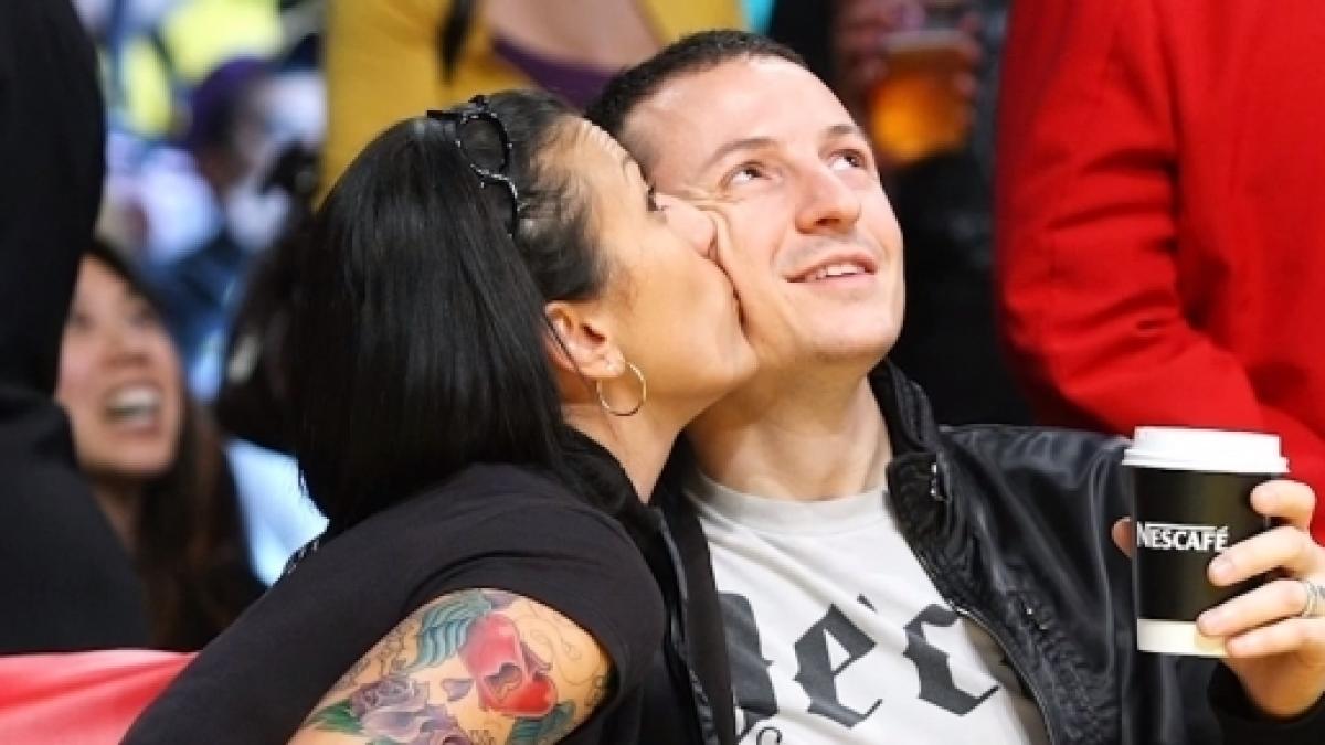 Chester Benningtons wife speaks out picture