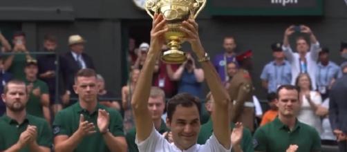 Roger Federer celebrating his 8th Wimbledon/ Photo: screenshot via Wimbledon official channel on YouTube