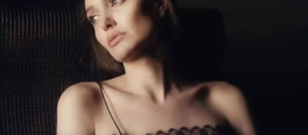 Angelina Jolie - YouTube Screenshot | Celebrities TV/https://www.youtube.com/watch?v=5FYtMqjjVEQ Angelina Jolie - YouTube Screenshot | Celebrities TV/https://www.youtube.com/watch?v=5FYtMqjjVEQ