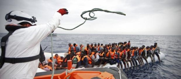 Immigrazione, Minniti convoca le ong: martedì pomeriggio incontro ... - huffingtonpost.it Immigrazione, Minniti convoca le ong: martedì pomeriggio incontro ... - huffingtonpost.it