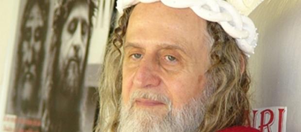 Inri diz que sua identidade foi revelada por Deus em 1979 durante jejum em Santiago do Chile Inri diz que sua identidade foi revelada por Deus em 1979 durante jejum em Santiago do Chile