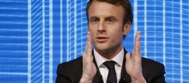 Macron allège le code du travail pour mieux flexibiliser le marché du travail. Macron allège le code du travail pour mieux flexibiliser le marché du travail.