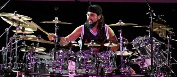 Mike Portnoy talks about Dream Theater's reunion Wikimedia Commons/Rodrigo Della Fávera Mike Portnoy talks about Dream Theater's reunion Wikimedia Commons/Rodrigo Della Fávera