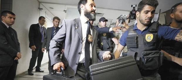 Polícia do Senado abre inquérito contra agentes que denunciaram maletas antigrampo Polícia do Senado abre inquérito contra agentes que denunciaram maletas antigrampo