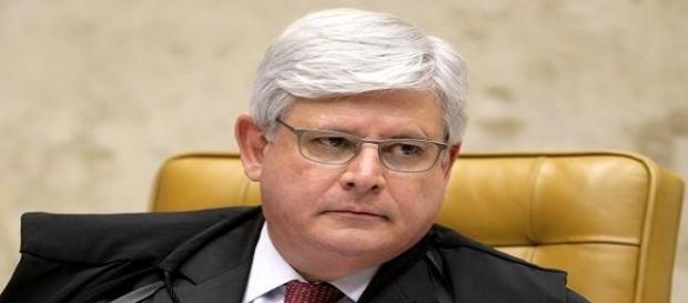 Procurador-Geral da República, Rodrigo Janot decide retomar investigação da chamada "farra das passagens". Procurador-Geral da República, Rodrigo Janot decide retomar investigação da chamada "farra das passagens".