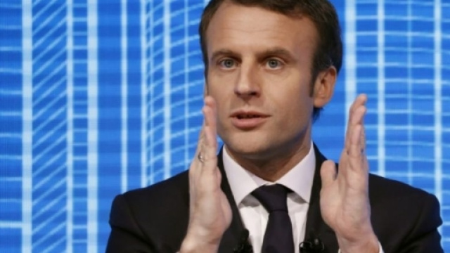 Macron allège le code du travail pour mieux flexibiliser le marché du travail.