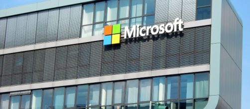 Microsoft plans to lay off thousands | Image: Efes https://pixabay.com/fr/b%C3%A2timent-cologne-fa%C3%A7ade-1011876/