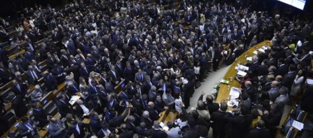 Câmara dos Deputados se prepara para análise de denúncia contra o presidente Temer Câmara dos Deputados se prepara para análise de denúncia contra o presidente Temer
