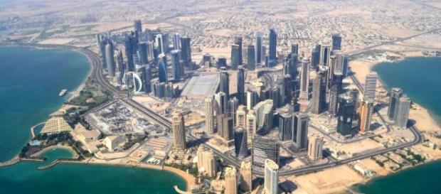 Le Qatar, un pays menacé par ses voisins (Arabie Saoudite et etc.) plus puissants et plus militairement aguerris. Le Qatar, un pays menacé par ses voisins (Arabie Saoudite et etc.) plus puissants et plus militairement aguerris.