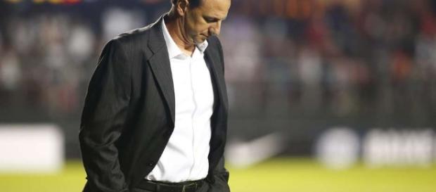 Rogério Ceni já demonstrava que não está suportando a pressão. ( Foto:Reprodução) Rogério Ceni já demonstrava que não está suportando a pressão. ( Foto:Reprodução)