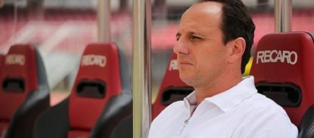 Rogério ficou à frente do São Paulo em 36 partidas Rogério ficou à frente do São Paulo em 36 partidas