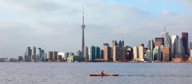Toronto skyline from Toronto Islands (Wikimedia Commons - wikimedia.org) Toronto skyline from Toronto Islands (Wikimedia Commons - wikimedia.org)