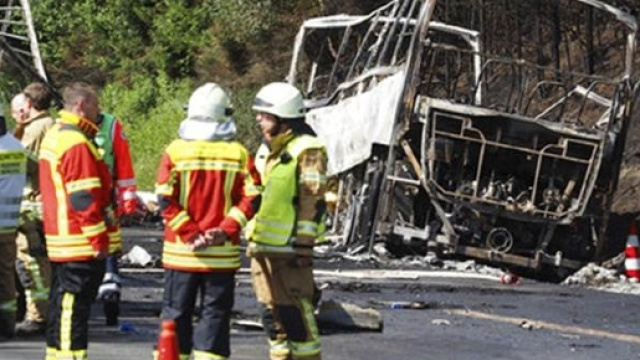 Germania, bus contro camion: 18 morti