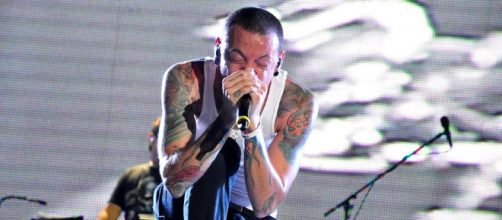 Chester Bennington photographed during one of his performances - Flickr/stageID