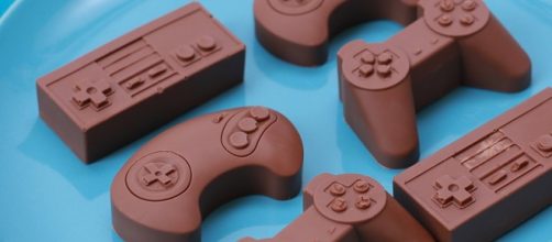 Chocolate gaming controllers (Image Source: YouTube/Rosanna Pansino)