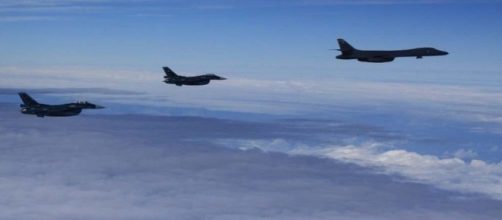 I bombardieri strategici statunitensi B-1B si sono levati in volo sui cieli della penisola coreana