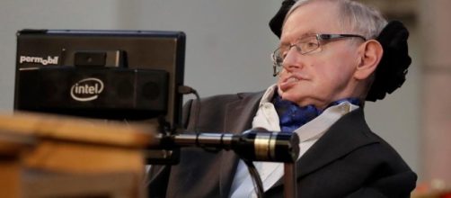 Il professor Stephen Hawking non ha nascosto il pericolo di un'invasione aliena