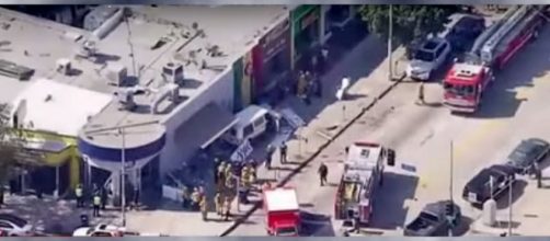 Scene after the crash in Los Angeles [Image: YouTube/NEWS]