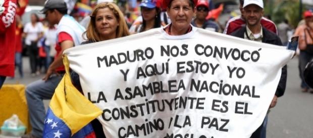 El pueblo de Venezuela tiene la oportunidad de elegir representantes que les diseñen una Nueva Constitución El pueblo de Venezuela tiene la oportunidad de elegir representantes que les diseñen una Nueva Constitución