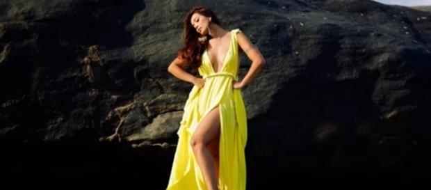 Looks amarelos são tendência neste verão, como no vestido usado pela atriz Carol Nakamura Looks amarelos são tendência neste verão, como no vestido usado pela atriz Carol Nakamura