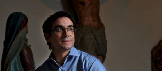 Padre se emociona ao lembrar morte da irmã Padre se emociona ao lembrar morte da irmã