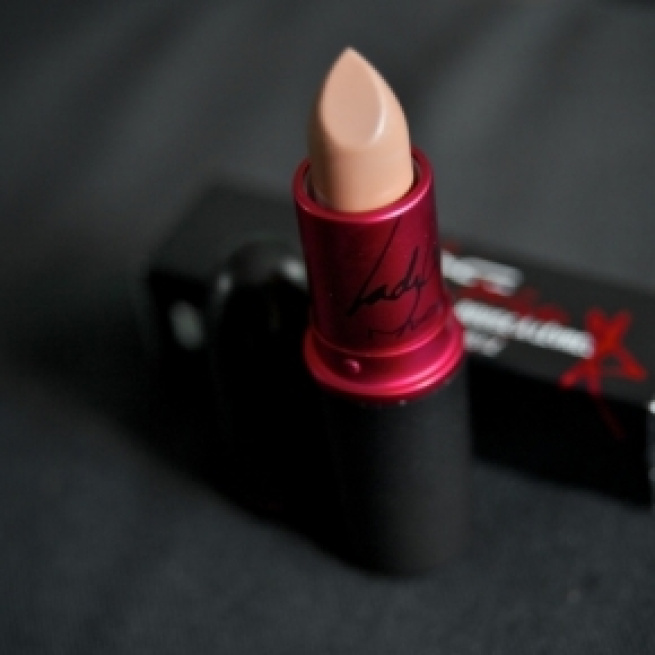 Mac celebrated National Lipstick Day by giving away free lipsticks/Photo via Maria Morri, Flickr