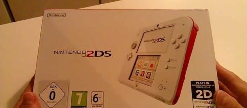 2DS Red and White Console Unboxing | UnlistedLeaf/YouTube