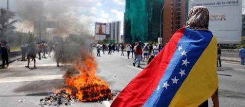 Venezuela al voto, schock in piazza, 16 morti