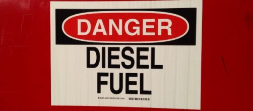 Vita dura per i diesel. Foto: https://commons.wikimedia.org/wiki/File:Danger_Diesel_Fuel.JPG