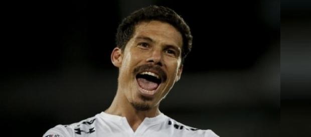 Hernanes foi contratado para ajudar tirar o time da zona de rebaixamento. ( Foto: Reprodução) Hernanes foi contratado para ajudar tirar o time da zona de rebaixamento. ( Foto: Reprodução)