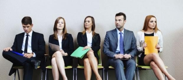 Il modo in cui ci sediamo può rivelare aspetti della personalità Il modo in cui ci sediamo può rivelare aspetti della personalità