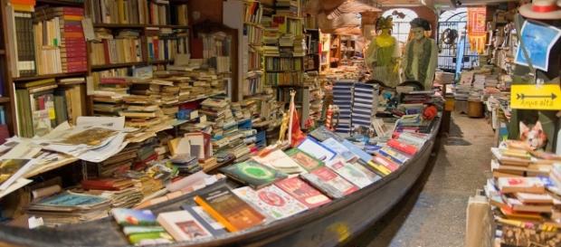 LIBRERIA "ACQUA ALTA" A VENEZIA | nadine's diaries - blogspot.com LIBRERIA "ACQUA ALTA" A VENEZIA | nadine's diaries - blogspot.com