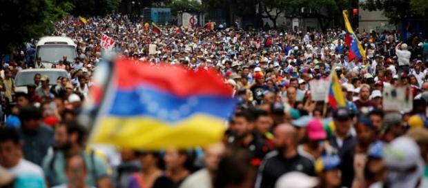 Venezuela: nouvelle manifestation anti-Maduro à Caracas Venezuela: nouvelle manifestation anti-Maduro à Caracas