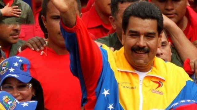 Venezuela : Nicolas Maduro envoie Manuel Valls sur les roses