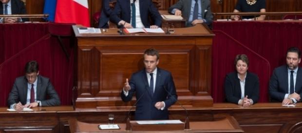 Emmanuel Macron promet une « profonde transformation » Emmanuel Macron promet une « profonde transformation »