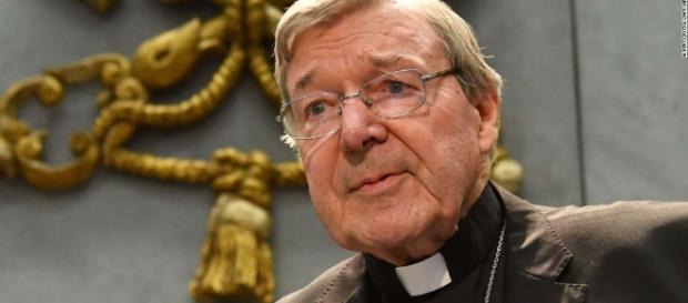 George Pell, Ministro de Finanzas del Vaticano, viaja a Australia para enfrentar múltiples cargos de pederastía. George Pell, Ministro de Finanzas del Vaticano, viaja a Australia para enfrentar múltiples cargos de pederastía.