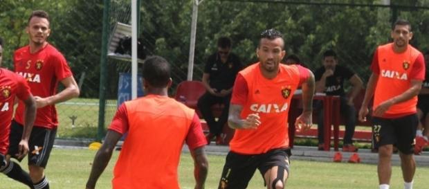 O atleta deve reforçar a Chapecoense (Foto: Reprodução) O atleta deve reforçar a Chapecoense (Foto: Reprodução)