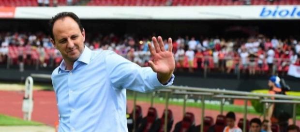 Rogério Ceni é demitido após ser derrotado pelo Flamengo. (Foto: Reprodução) Rogério Ceni é demitido após ser derrotado pelo Flamengo. (Foto: Reprodução)