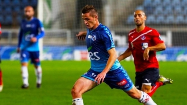 Dimitri Lienard a prolongé au Racing jusqu'en 2019. (Photo RCSA.fr) http://www.rcstrasbourgalsace.fr/