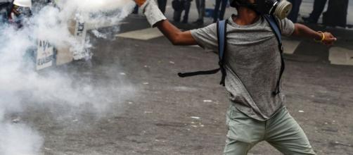 Desarmar a “jóvenes que tienen matando en la calle” pidió Maduro a ... - elpolitico.com