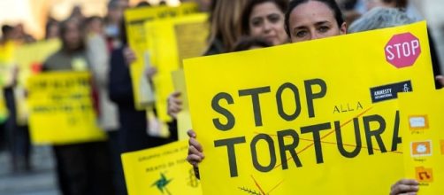 I punti controversi della legge sul reato di tortura - Annalisa ... - internazionale.it