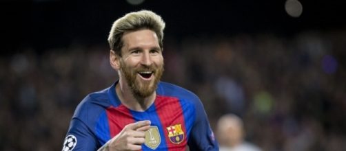 Lionel Messi signs new contract extension at Barca (Image Credit: pinterest.com)