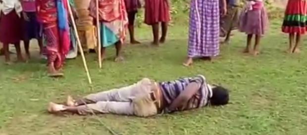 Homem é amarrado e espancado até a morte (Foto: Reprodução) Homem é amarrado e espancado até a morte (Foto: Reprodução)