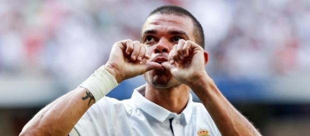 Foot PSG - PSG : Pepe a finalement choisi le Besiktas plutôt que ... - foot01.com Foot PSG - PSG : Pepe a finalement choisi le Besiktas plutôt que ... - foot01.com