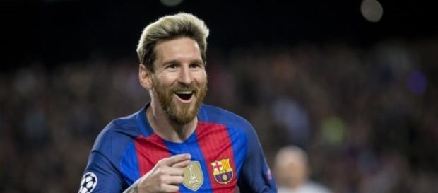 Lionel Messi signs new contract extension at Barca (Image Credit: pinterest.com) Lionel Messi signs new contract extension at Barca (Image Credit: pinterest.com)