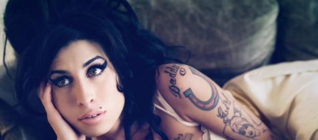 Morte de Amy Winehouse e de outros astros aos 27 anos é tema de teorias Morte de Amy Winehouse e de outros astros aos 27 anos é tema de teorias