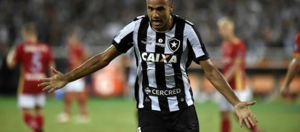 O atacante é esperança de gols para a quinta-feira (Foto: Reprodução) O atacante é esperança de gols para a quinta-feira (Foto: Reprodução)