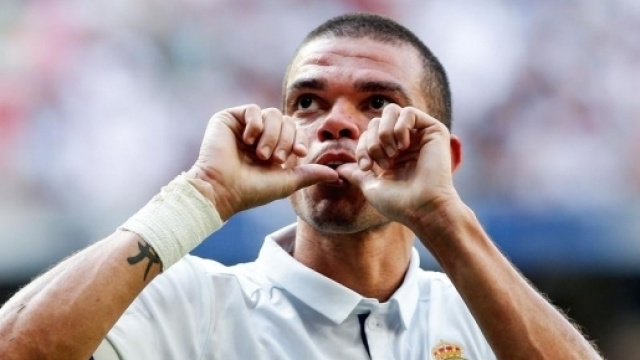 Foot PSG - PSG : Pepe a finalement choisi le Besiktas plut&ocirc;t que ... - foot01.com