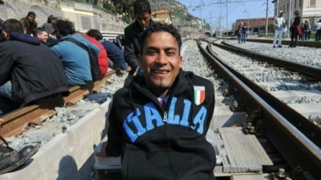 Migranti occupano le rotaie del treno (immagine di repertorio)