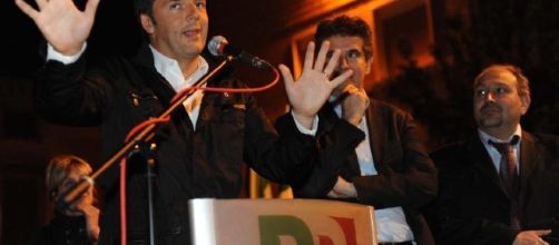 Da sinistra, Matteo Renzi a Imola con a destra il sindaco Daniele Manca e l'ex segretario del Pd Fabrizio Castellari